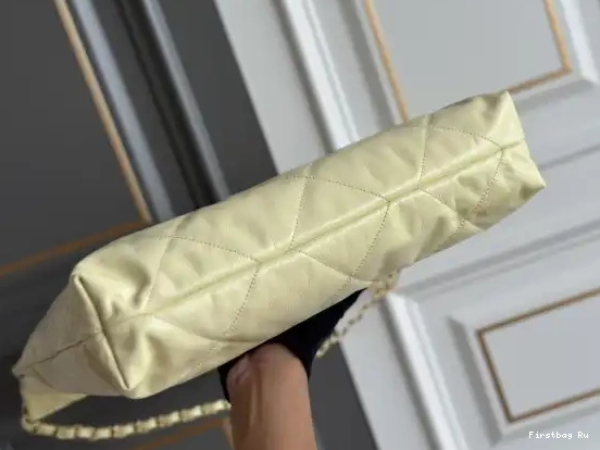 First Bag Ru CHANEL HANDBAG 22 0614